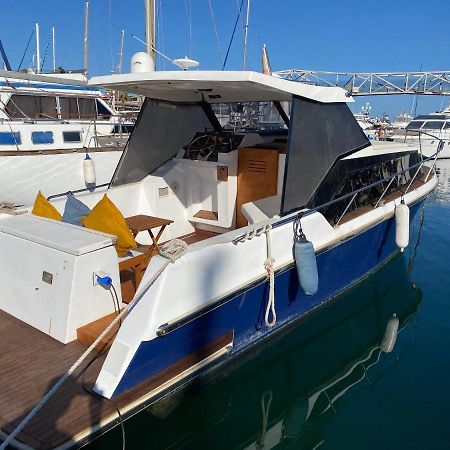 فندق سان أدريان دي بيزوسفي  Laura Boat المظهر الخارجي الصورة
