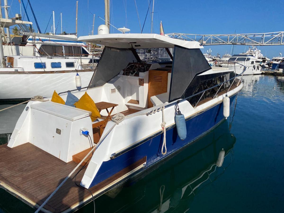 فندق سان أدريان دي بيزوسفي  Laura Boat المظهر الخارجي الصورة