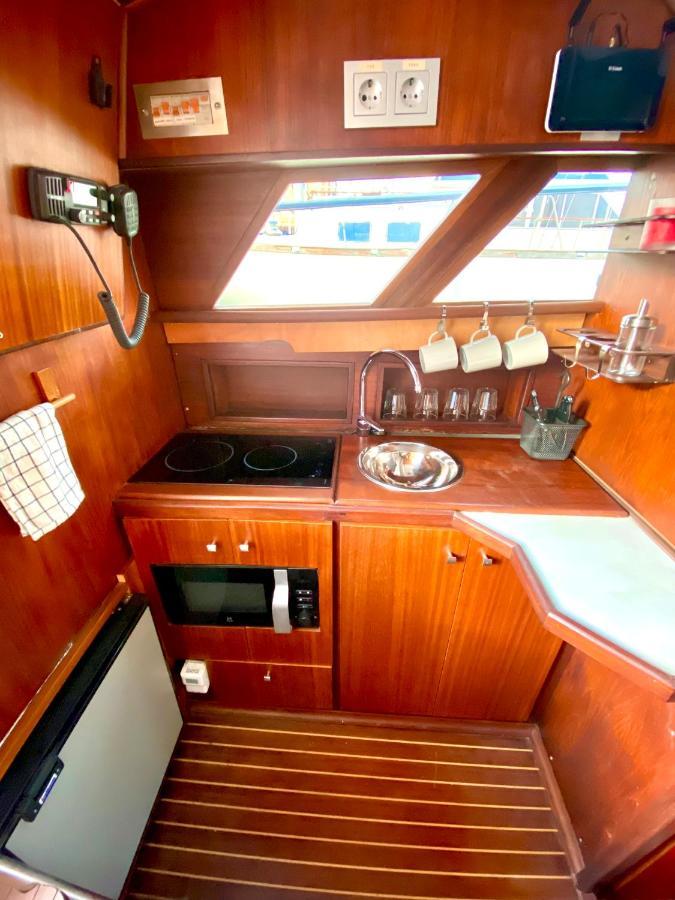 فندق سان أدريان دي بيزوسفي  Laura Boat المظهر الخارجي الصورة