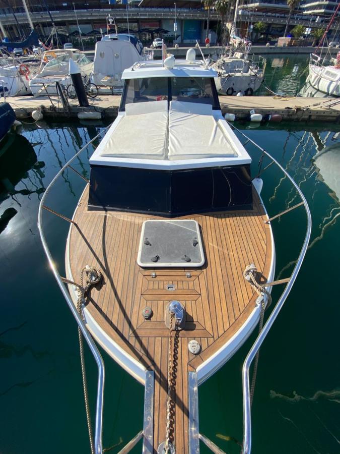 فندق سان أدريان دي بيزوسفي  Laura Boat المظهر الخارجي الصورة